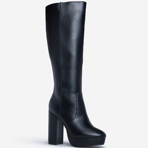 NWOT Mikele Platform Boot - Size 8.5